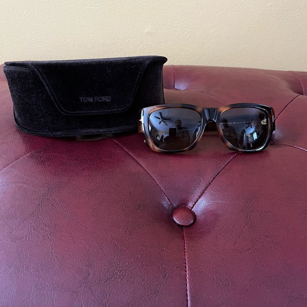 New Tom Ford Sunglasses with Case and Cloth. - Picture 2 of 11